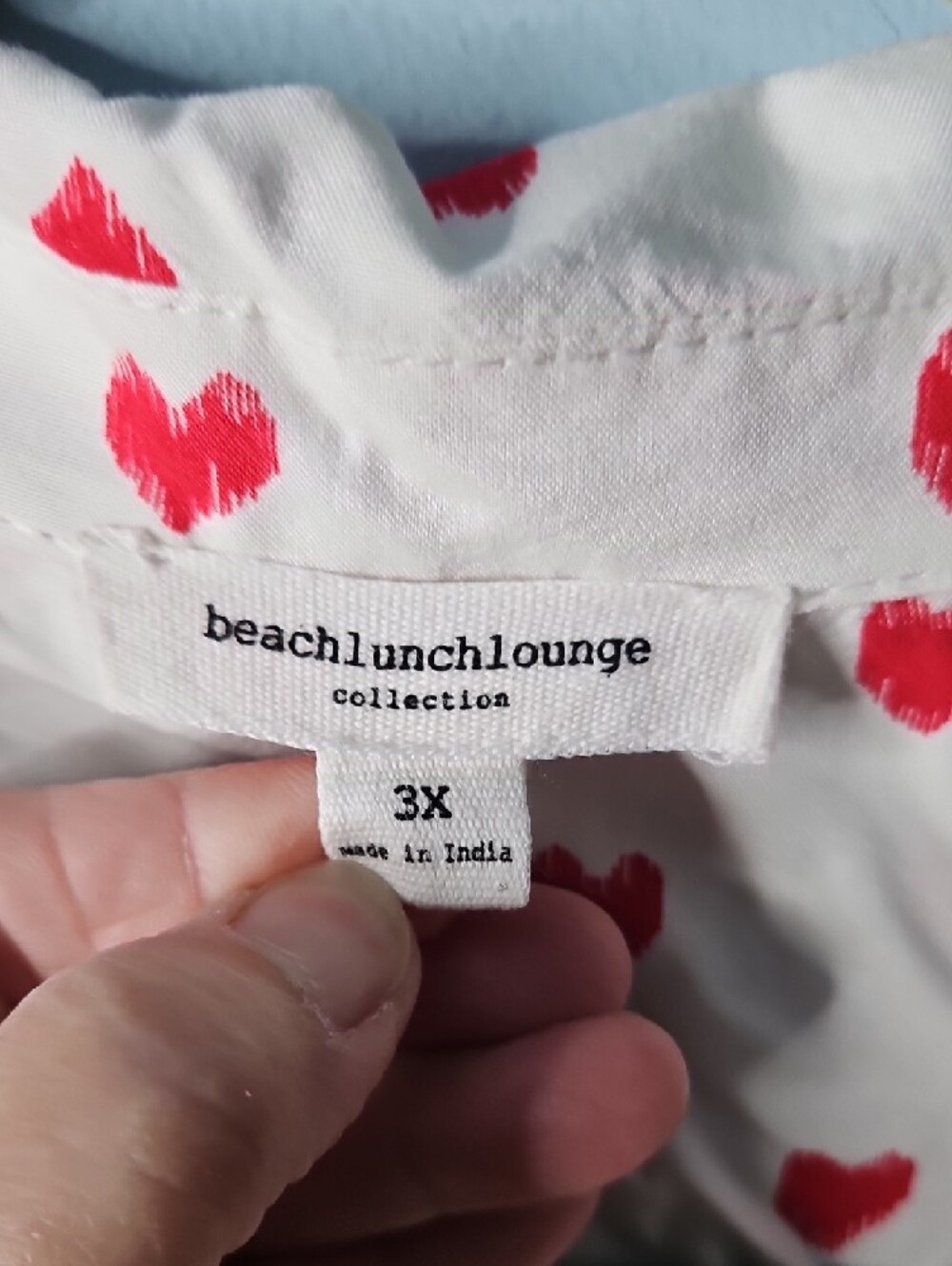 Beachlunchlounge Button-Up Blouse with Red Heart Print 3X - Picture 2 of 6